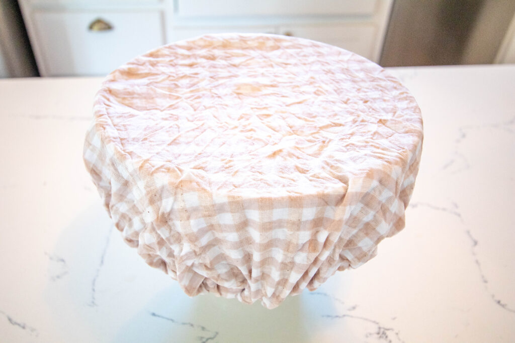 mixing bowl with checkered bowl cover 